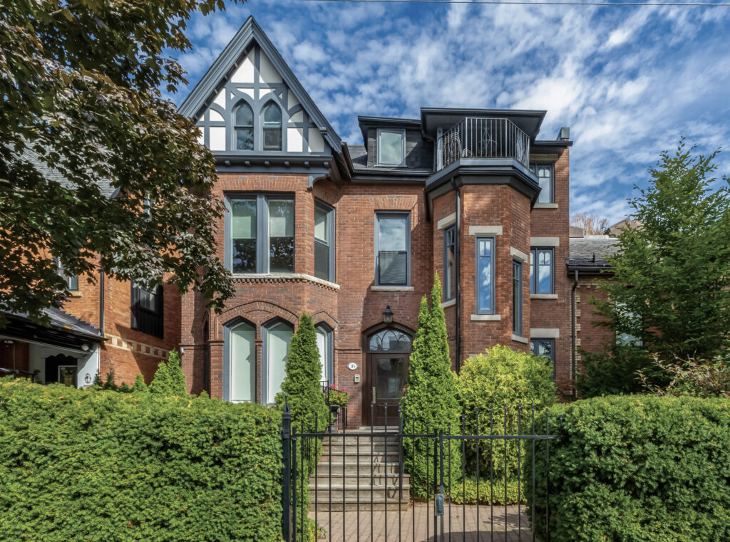 11 1/2 Rose Avenue Les Wallace